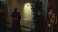 Los cardenales visitan la tumba del papa en Santa María la Mayor 